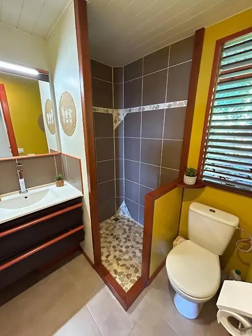 Bungalow, Gite Les Fleurs Du Colibri Буйант Дом отдыха