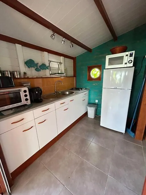 Bungalow, Gite Les Fleurs Du Colibri Буйант Дом отдыха