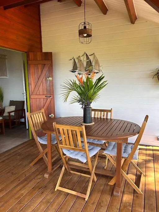 Bungalow, Gite Les Fleurs Du Colibri Буйант